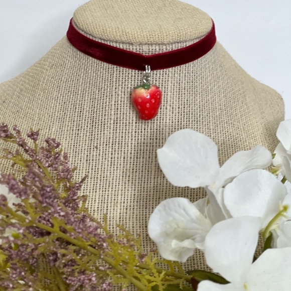 Choker necklace velvet strawberry necklace red wine velvet cute necklace fruit - Picture 5 of 10